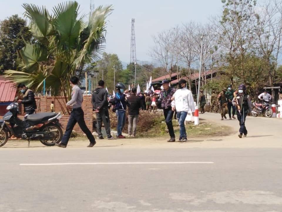 ပူတာအိုဒေသခံလူငယ် ၃၀ ခန့်ကို စစ်တပ်ကဖမ်းဆီး