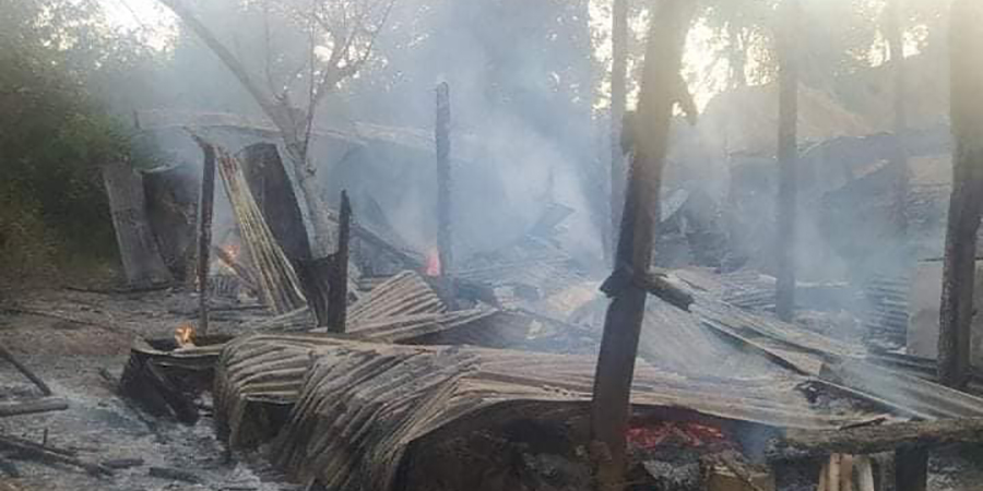 ကနီမြို့နယ်က နေအိမ်၊ ဈေးဆိုင်နှင့် ဆိုင်ကယ်များကို စစ်တပ်က မီးရှို့