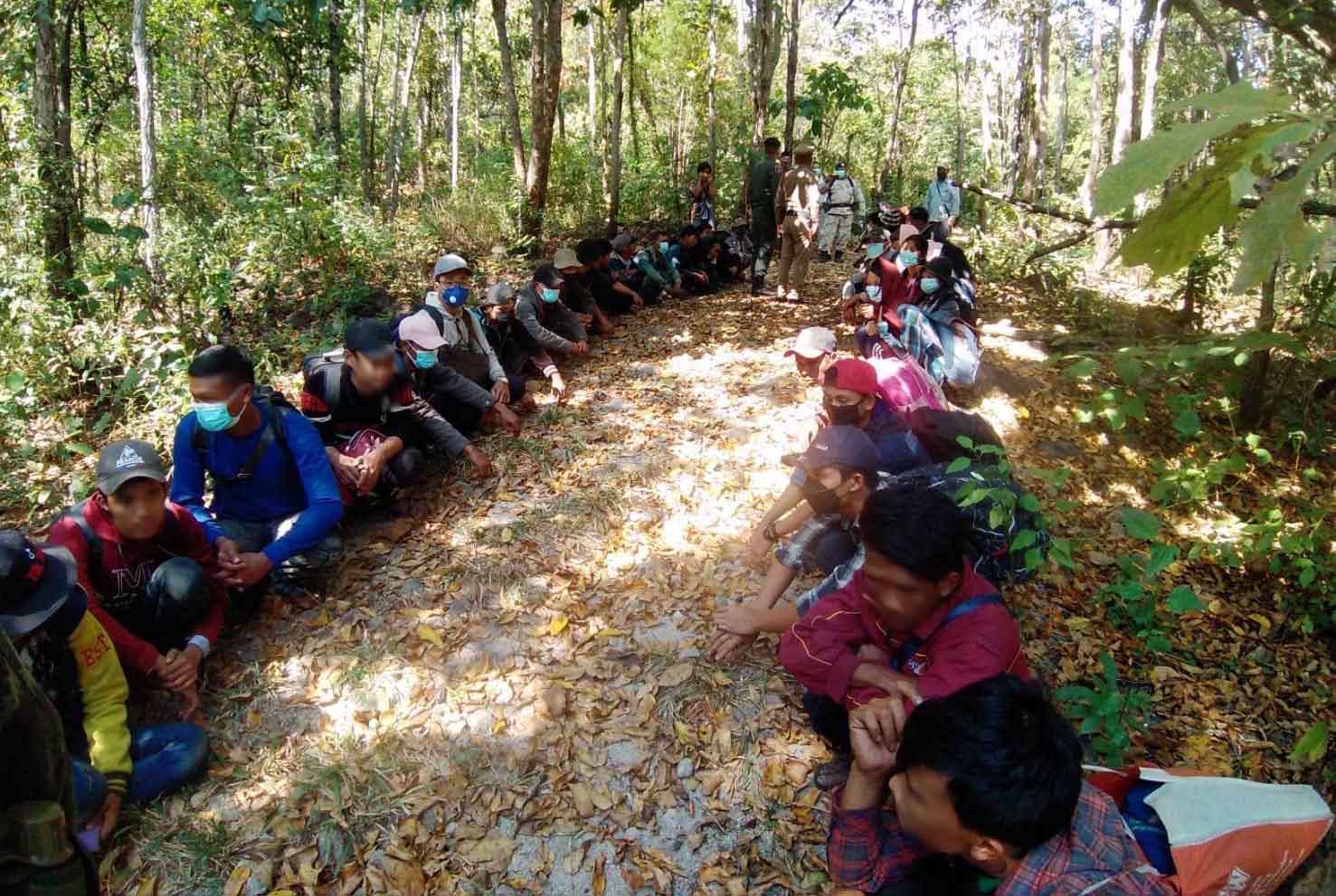 ချင်းမိုင်တွင် စစ်ဆေးရေးရှောင်ပြီး တောထဲထွက်ပြေးသည့် တရားမဝင်လုပ်သား ၇၈ ဦး အဖမ်းခံရ