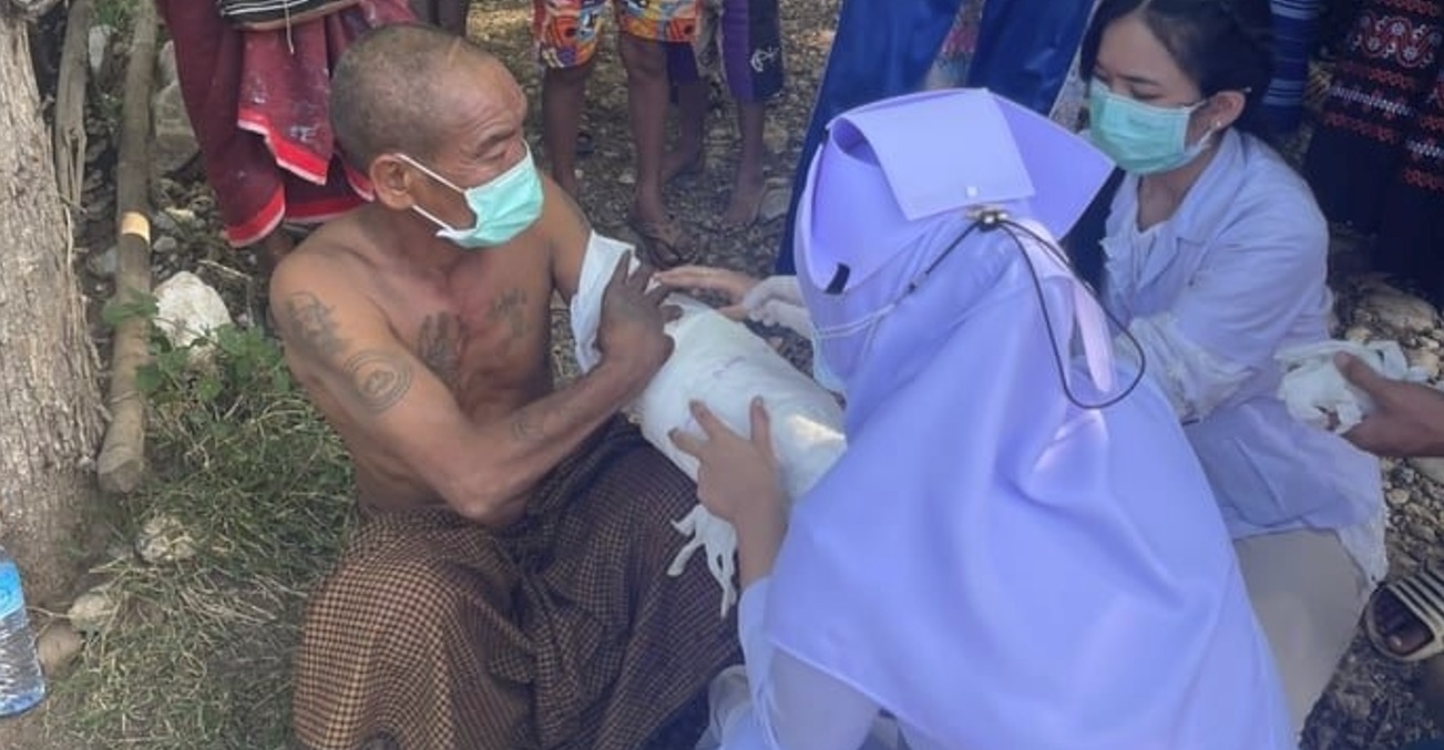 စစ်ကောင်စီတပ် လက်နက်ကြီးဖြင့် ပစ်ခတ်သဖြင့်  မဲထော်သလေးရွာသား  ၁ ဦး ထိမှန် ဒဏ်ရာရ