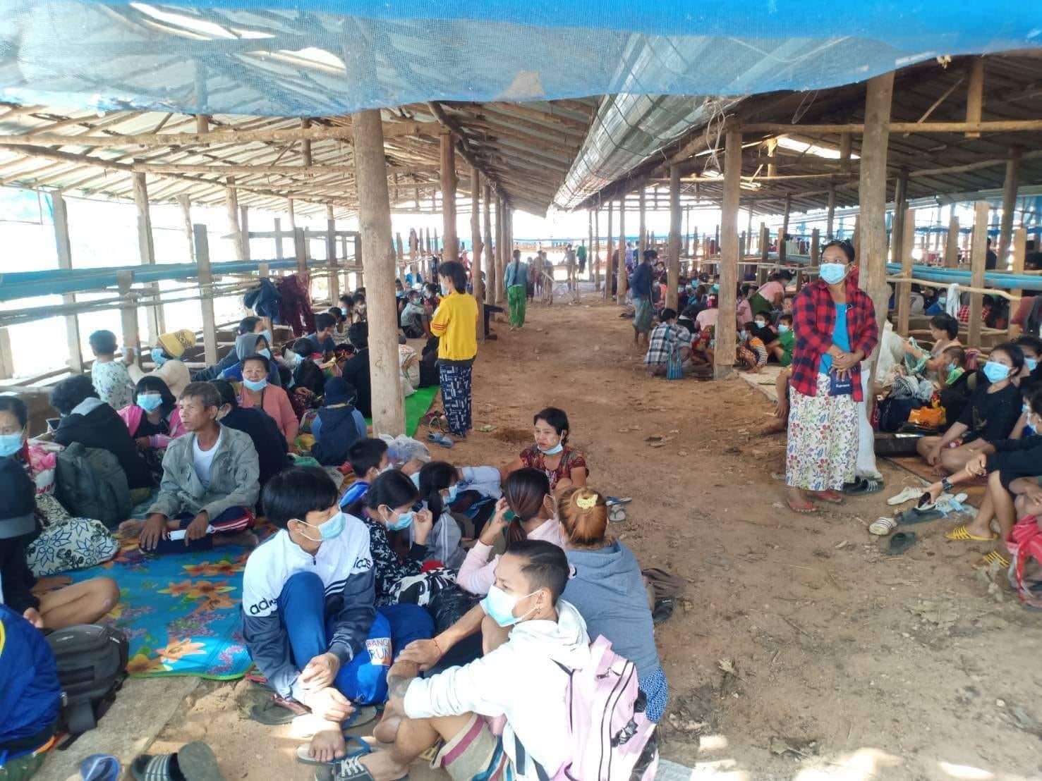 မြဝတီမြို့နယ်  မဲထော်သလေးကျေးရွာကို စစ်ကောင်စီတပ်က  လက်နက်ကြီးဖြင့် ပစ်ခတ်
