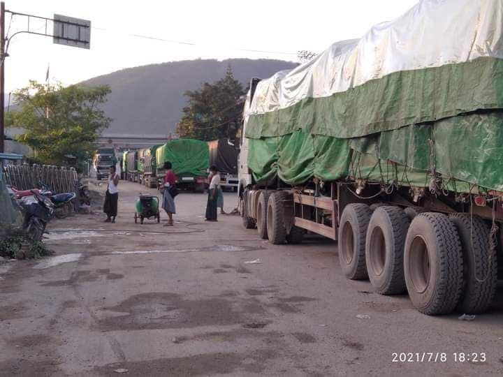 တရုတ်-မြန်မာနယ်စပ်ဂိတ်တွင် နစ်နာဆုံးရှုံးမှုများနေသဖြင့် နှစ်ဖက်အဖြေရှာရန် ကုန်သည်များ တိုက်တွန်း