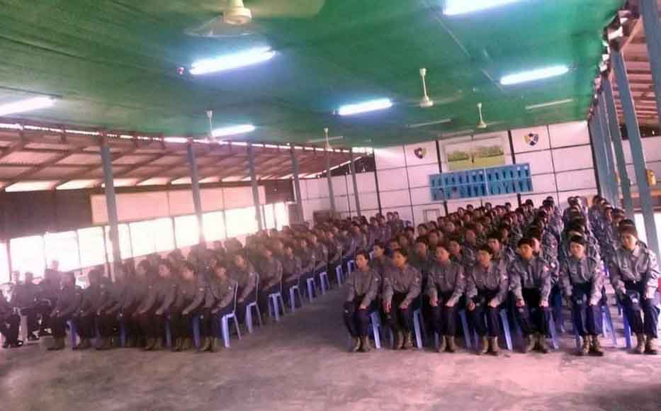 မအူပင်တွင် ရဲဇနီးများကို စစ်သင်တန်းပေးချိန် လက်မခံသဖြင့် သင်တန်းရပ်နားထားရ