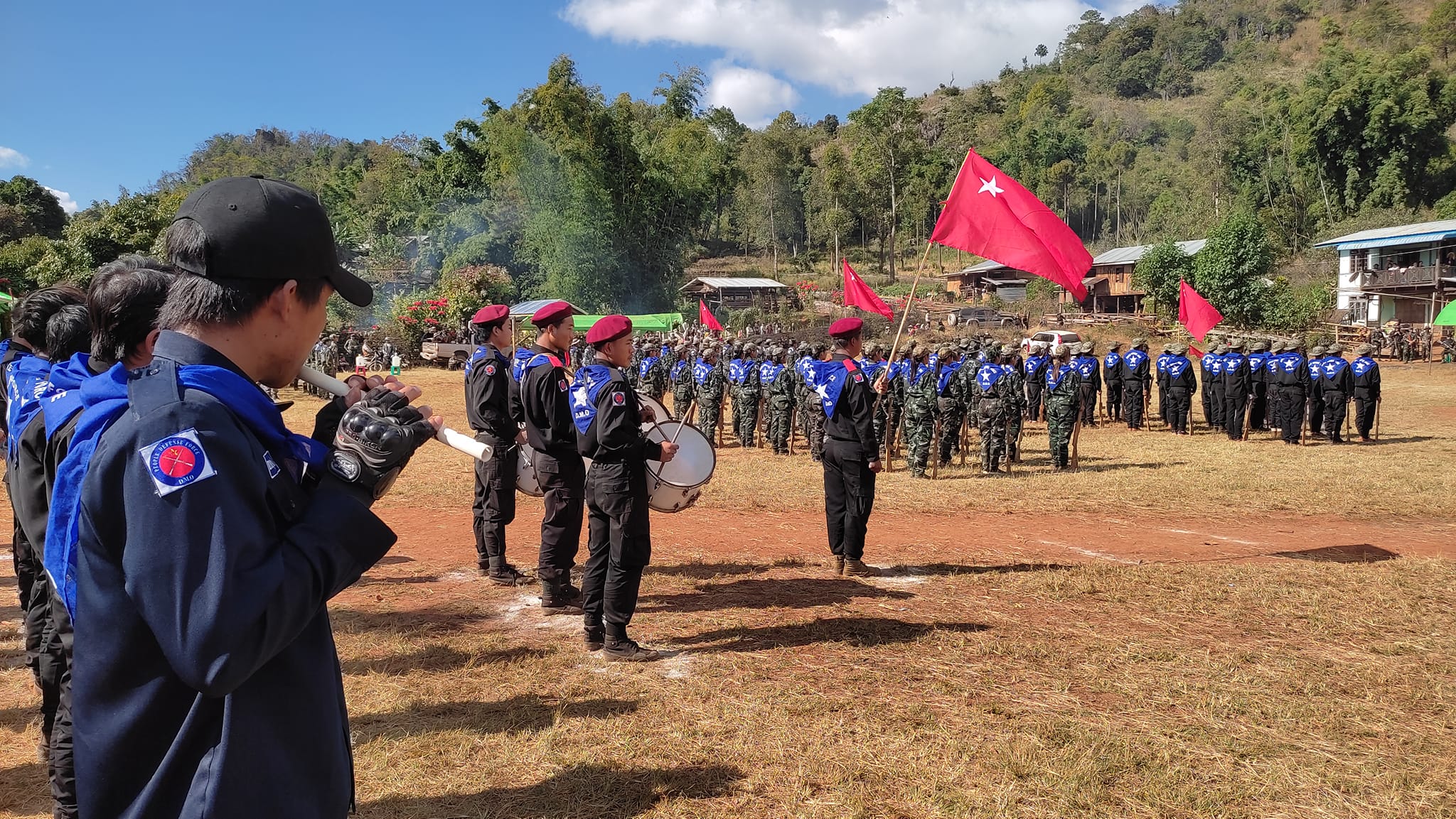ဒီးမော့ဆို PDF တပ်ဖွဲ့ စစ်ရေးမွမ်းမံသင်တန်းဆင်းပွဲ (ဓာတ်ပုံ)