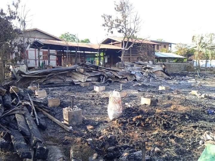 မကွေးတိုင်းအတွင်း တိုက်ပွဲဖြစ်ပွား၊ စစ်တပ်က မီးရှို့သဖြင့် နေအိမ် ၂၀ ခန့် မီးလောင်