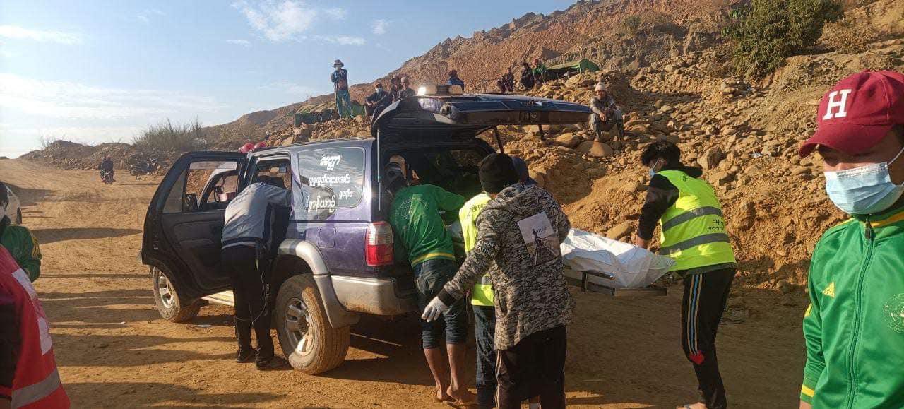 ဖားကန့် မနကျေးရွာအနီး မြေစာပုံပြိုကျမှုမှ အလောင်း ၃ လောင်းတွေ့