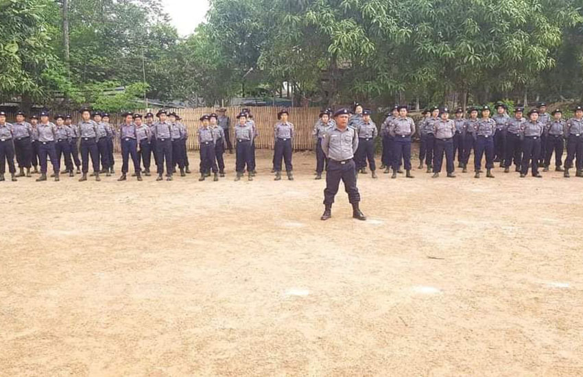 နေပြည်တော် မြန်မာနိုင်ငံရဲဌာနချုပ် ဝန်ထမ်းလိုင်းခန်းတွင် ရဲမိန်းမများ ကင်းစောင့်နေရ