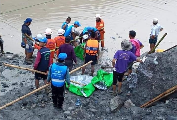 ဖားကန့်မြို့နယ်၊ သာယာကုန်းရွာ မြေစာပုံပြိုကျသည့်နေရာတွင်  ရုပ်လောင်း ၃ လောင်းထပ်တွေ့