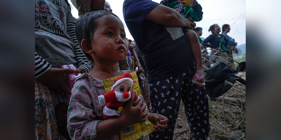 လေးကေ့ကော်အနီး စစ်ဘေးရှောင်စခန်းက ခရစ္စမတ်နေ့ (ဓာတ်ပုံ)