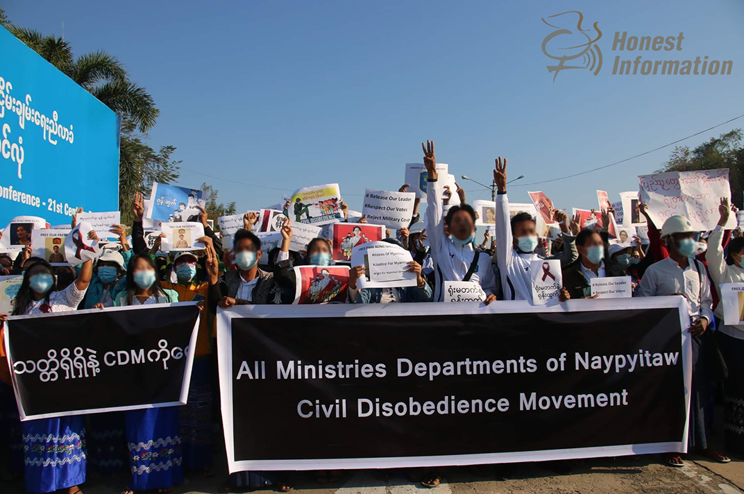 အကျပ်အတည်းများကြား အားမာန်အပြည့်နဲ့ ဆက်လျှောက်နေတဲ့ CDM ဝန်ထမ်းအမျိုးသမီးများ