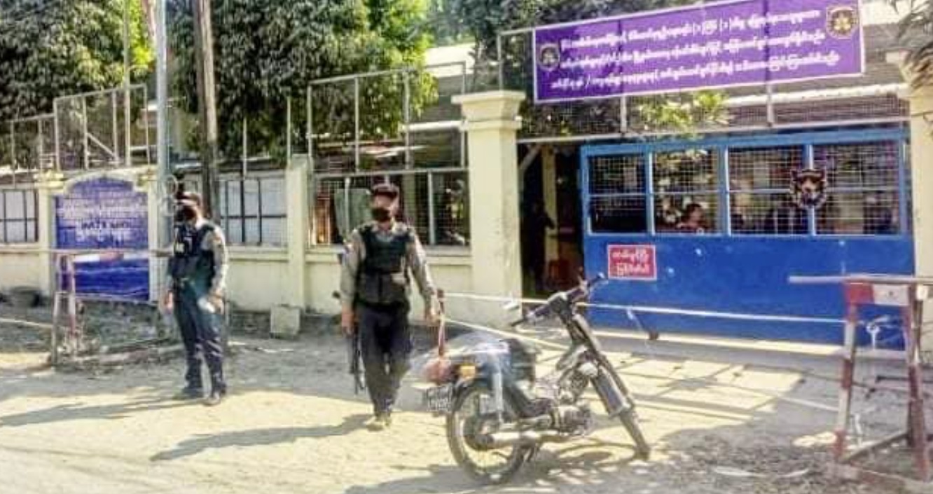 အမရပူရမြို့န‌ယ်တွင် နှစ်နေရာဗုံးကွဲ၊ ရဲတပ်သားအပါအဝင် ၂  ဦး ဒဏ်ရာရ