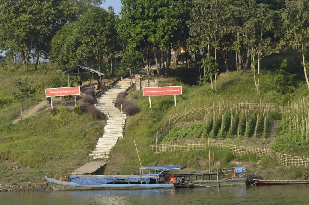 ပလက်ဝအခြေစိုက် ခလရ ၂၈၉ တပ်ရင်းနယ်မြေတွင် အလံဖြူထောင်