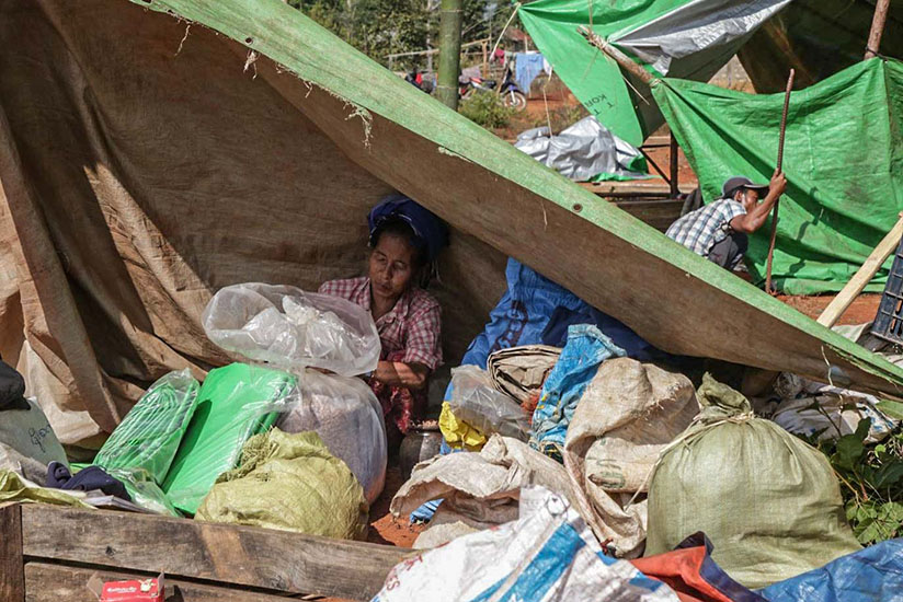 ကရင်နီစစ်ရှောင်တစ်သိန်းကျော်အတွက် အစားအသောက်နှင့်ဆေးဝါးအကူအညီများ လိုအပ် (ဓာတ်ပုံ)