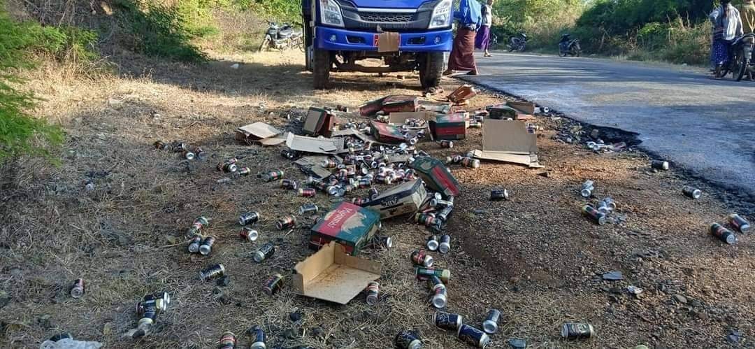 ပုလဲမြို့နယ်တွင် စစ်တပ်ထုတ်ကုန် မြန်မာဘီယာများကို ဖျက်ဆီးပစ်
