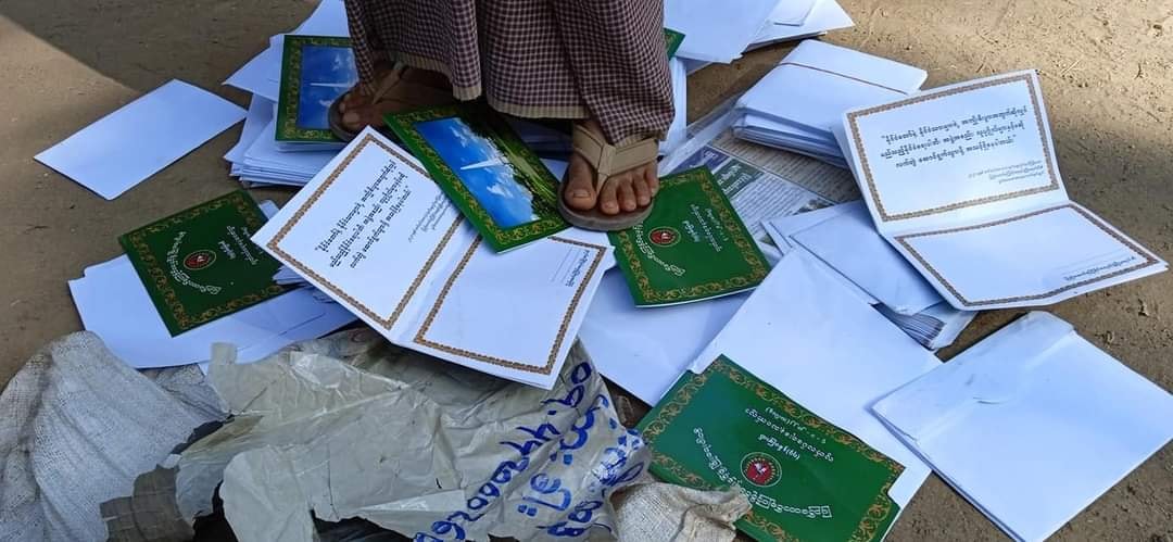 ပုလဲမြို့တွင် ပြည်ထောင်စုနေ့စဉ်သတင်းစာနှင့် ပြည်ခိုင်ဖြိုးပါတီသဝဏ်လွှာများ ဖျက်ဆီးခံရ