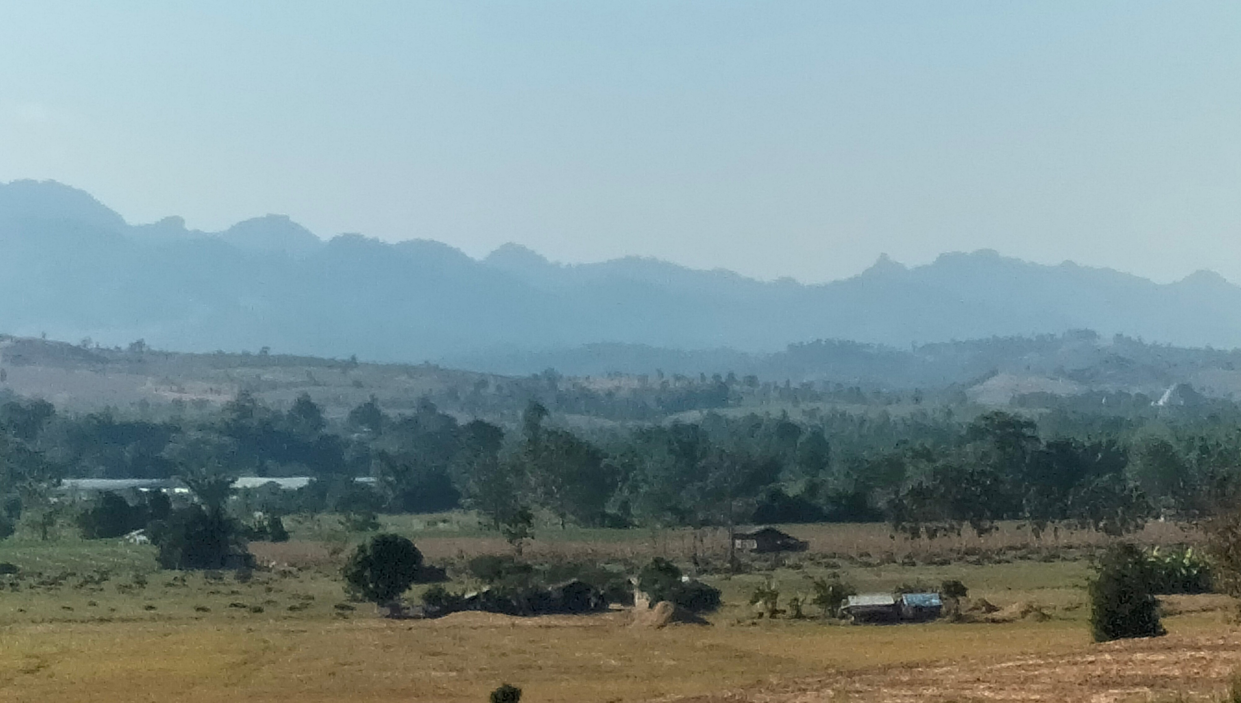 ကရင်ပြည်နယ်တွင် တိုက်ပွဲပြင်းထန်၊ လက်နက်ကြီးကျည် ထိုင်းဘက်ကျ