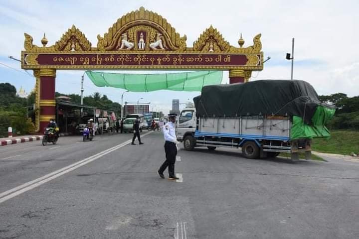စစ်ကိုင်းမြို့တွင် စစ်ဆေးရေးပြုလုပ်နေသည့် စစ်ကောင်စီတပ်ဖွဲ့ ဗုံးဖြင့်တိုက်ခိုက်ခံရ