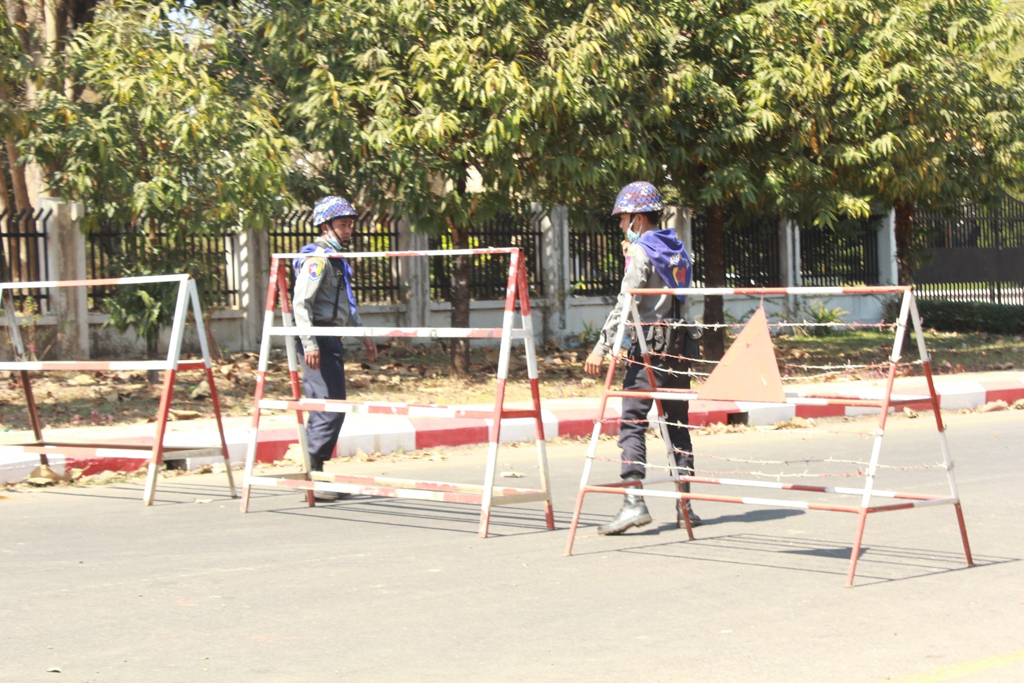 ဘားအံတွင် လူငယ် ၅ ဦးဖမ်းဆီးခံရ၊  ၂ ဦးကို စစ်ကောင်စီတပ်က ပစ်ခတ်ဖမ်းဆီး