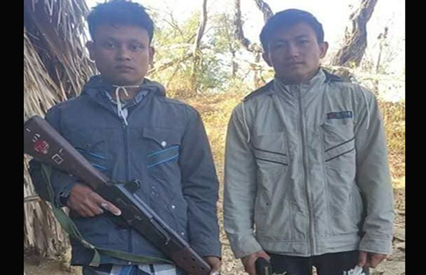 ရေစကြိုမြို့နယ်၌  စစ်သား ၂ ဦး လက်နက်ခဲယမ်းနှင့်အတူ CDM ပြုလုပ်