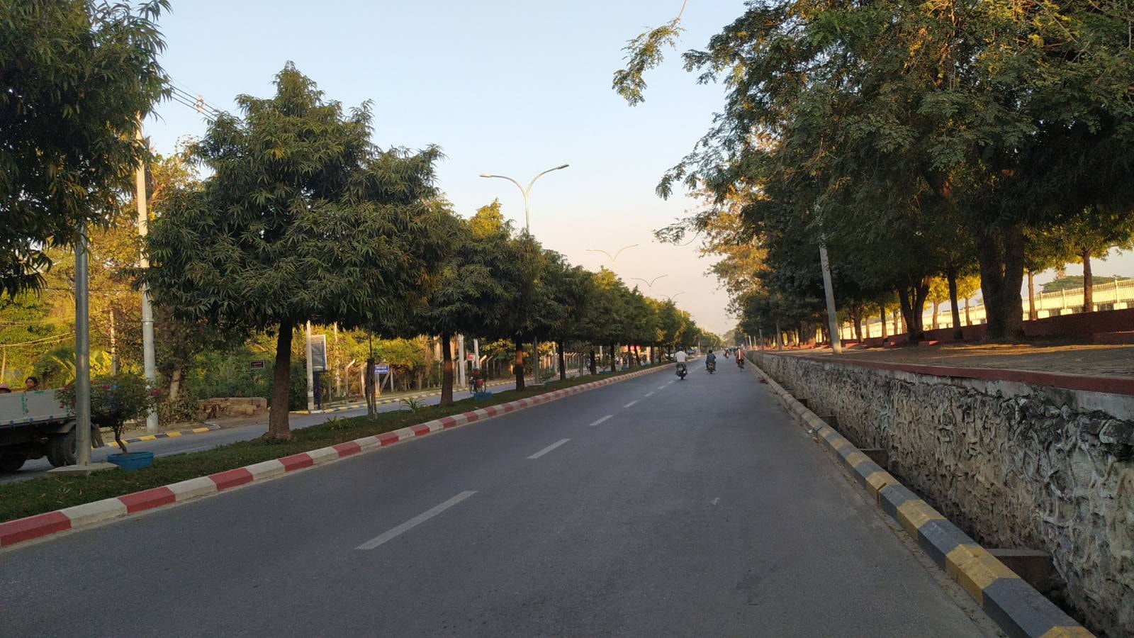 မန္တလေးတွင် ဈေးဆိုင်များပိတ်ပါက ဥပဒေအရ အရေးယူမည်ဟု စစ်ကောင်စီ ခြိမ်းခြောက်