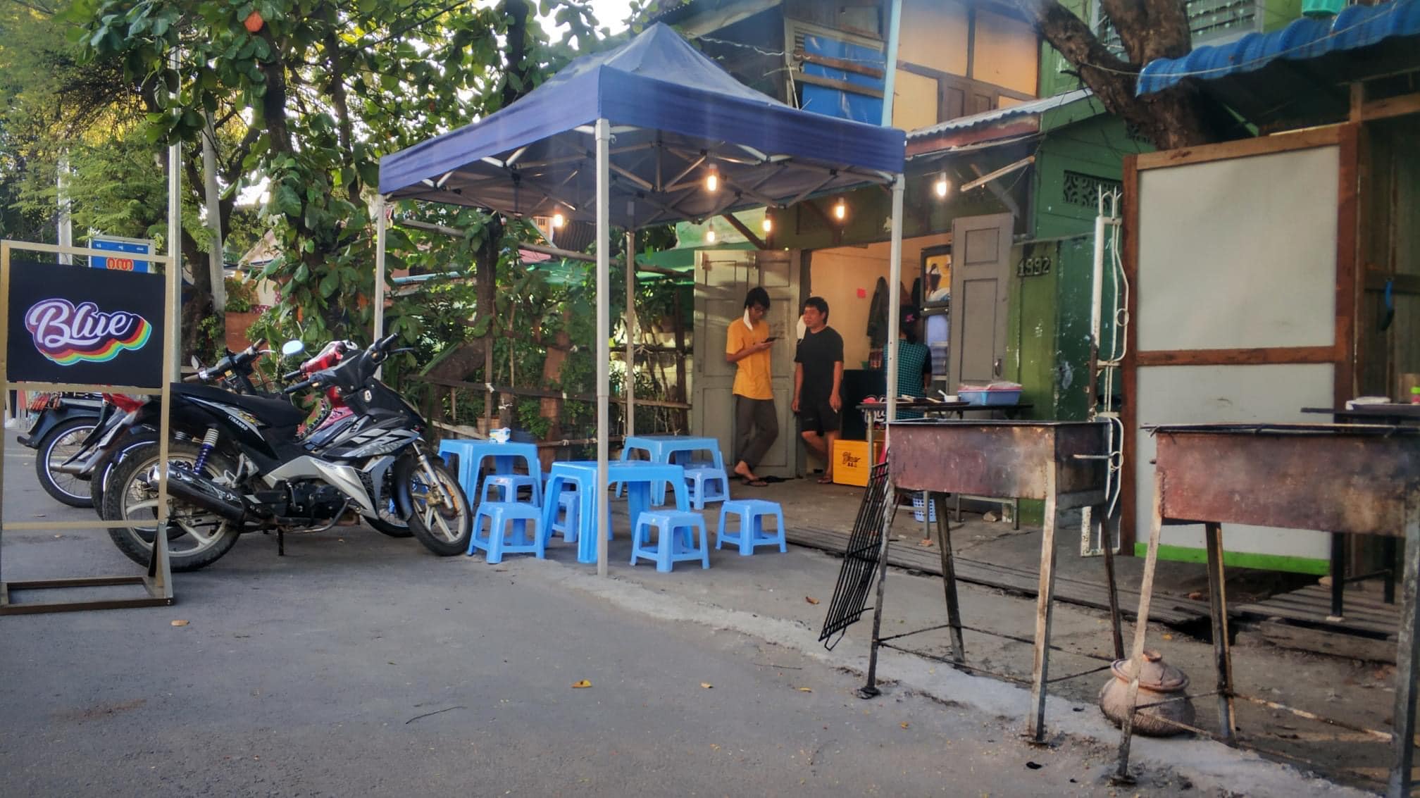 မန္တလေး အောင်တော်မူဘုရားအနီးရှိ အကင်ဆိုင် ချိတ်ပိတ်ခံရ