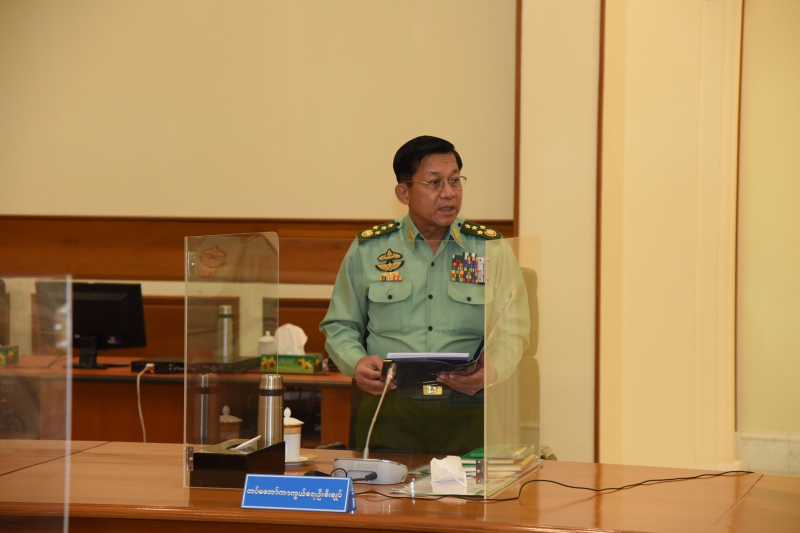 ကာလုံအစည်းအဝေးခေါ်ယူပြီး စစ်တပ်အာဏာသိမ်းသက်တမ်း ၆ လထပ်တိုး၊  ပြည်သူကို ကာကွယ်မှုမပေးနိုင်ခဲ့ဟု စစ်ခေါင်းဆောင် ဝန်ခံ