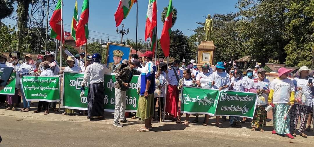 မြောင်းမြမြို့တွင် တပ်ထောက်ခံပွဲလာသူ ၁ ဦးလျှင် ငွေကျပ် ၅၀၀၀ ပေး