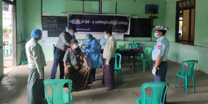 ကိုဗစ်ကာကွယ်ဆေး ၂ ကြိမ်အပြည့် ထိုးနှံပြီးသူ ၁၉ သန်းနီးပါးရှိဟု စစ်ကောင်စီပြော