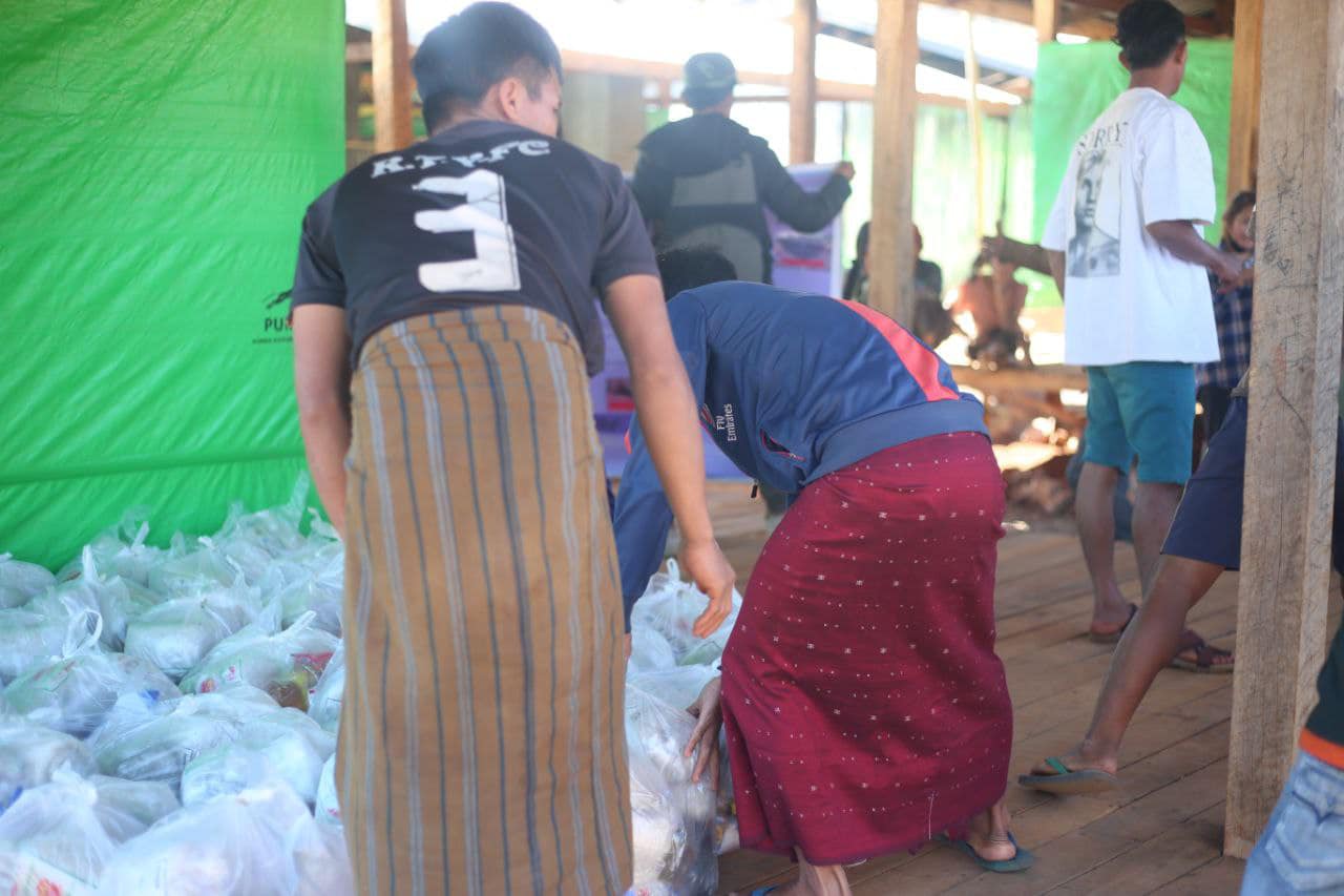 ကရင်နီပြည်နယ်ရှိ စစ်ဘေးရှောင်စခန်းများသို့ စားနပ်ရိက္ခာများ လှူဒါန်း (ဓာတ်ပုံ)