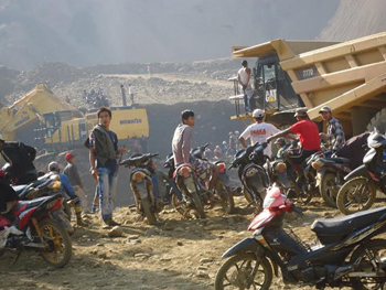 ေျမစာမ်ား ဥရုေခ်ာင္းအနီး စြန္႔ပစ္မႈ ေဒသခံမ်ား စိုးရိမ္