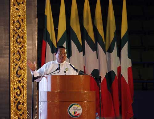 သန္းေခါင္စာရင္းေကာက္ယူမႈႏွင့္ပတ္သက္ၿပီး ၀န္ႀကီး ရွင္းလင္း (ဓာတ္ပုံ)