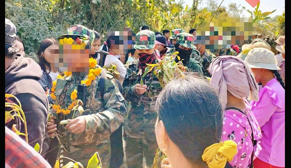 တိုက်ပွဲပြန် ပြည်သူ့ရဲဘော်များကို ဆောပြည်သူလူထုက အောင်သပြေပန်းများဖြင့် ကြိုဆို