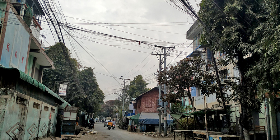 မန္တလေးခရိုင်အတွင်း မီတာမဆောင်သည့်အိမ်များကို စစ်ကောင်စီတပ်က မီးလိုက်ဖြတ်‌