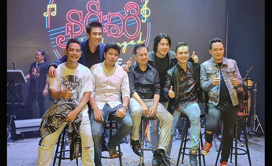 တော်လှန်ရေးမင်းသား အကယ်ဒမီ မင်းမော်ကွန်း နှင်းဆီအငြိမ့်အဖွဲ့မှ နုတ်ထွက်