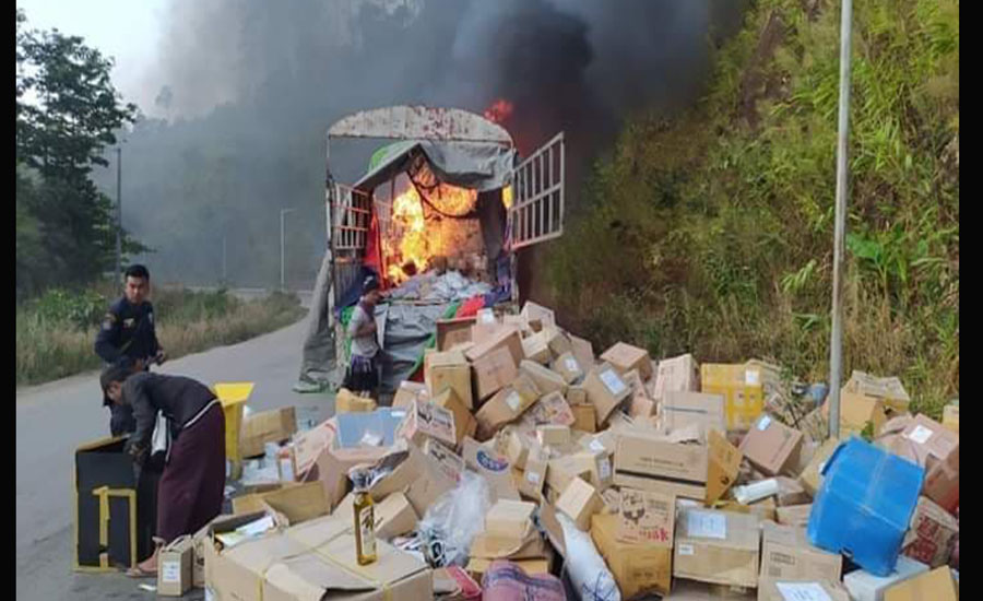 မြဝတီ-ကော့ကရိတ် အာရှလမ်းမကြီးတွင် ကုန်တင်ကားမီးလောင်
