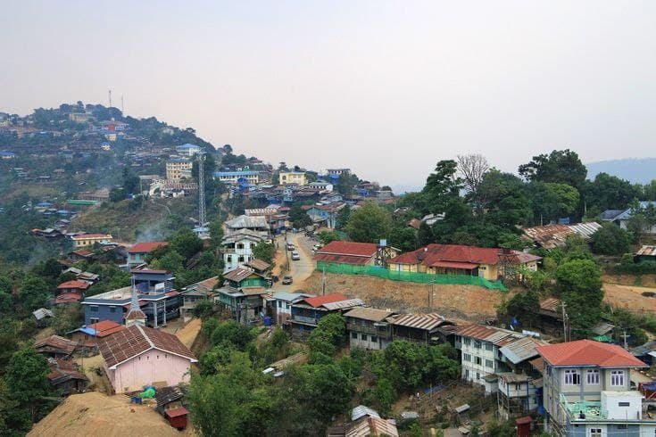 စစ်တပ်၏ ဖြတ်လေးဖြတ်ကြောင့် မင်းတပ်မြို့တွင် ကုန်ဈေးနှုန်းများ အဆမတန် မြင့်တက်