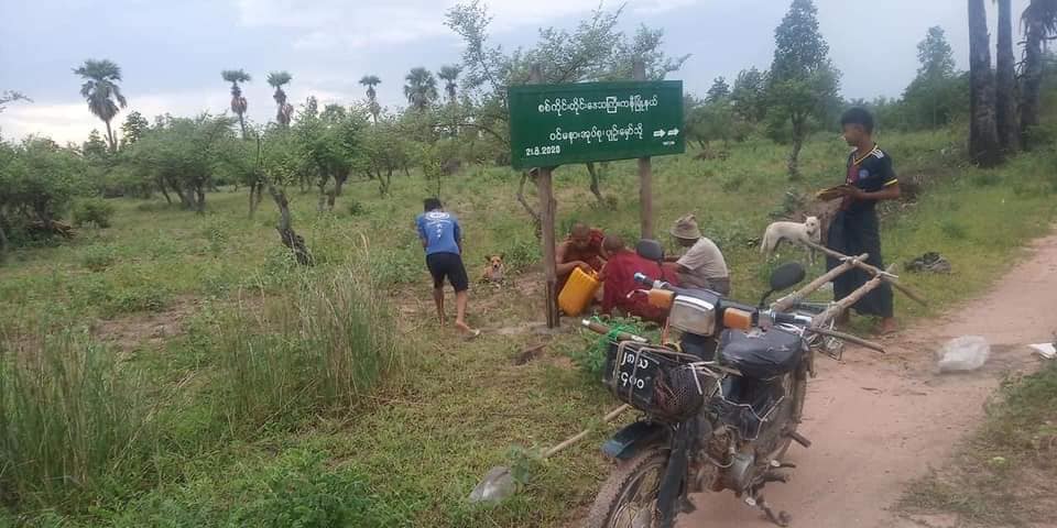 စစ်ကောင်စီတပ် ထိုးစစ်ကြောင့် ကနီမြို့နယ် ဒေသခံ ထောင်နှင့်ချီ စစ်ဘေးရှောင်နေရ