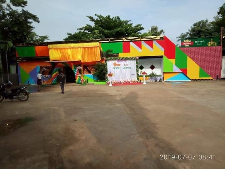 နတ္တလင်းတွင် KTV ဆိုင်ကို  စစ်ကောင်စီတပ်က ဝင်စီးနင်းပြီး  ၁၂  ဦးကို ဖမ်းဆီး