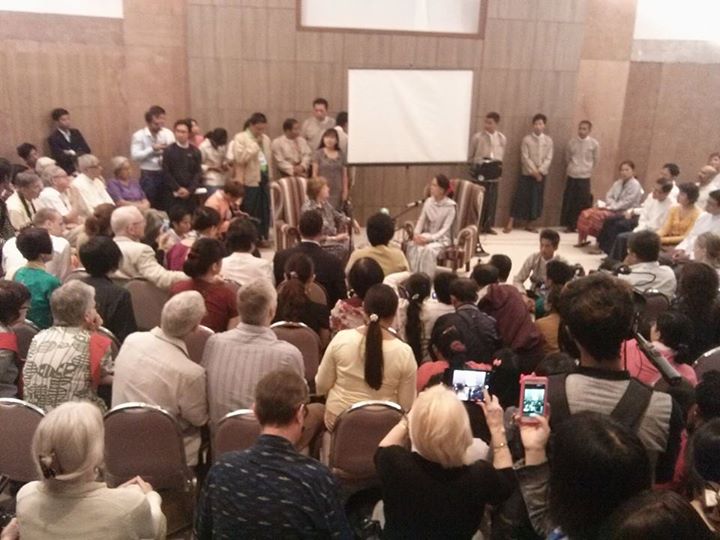 ေဒၚေအာင္ဆန္းစုၾကည္ စကားစျမည္ ေခါင္းစဥ္နဲ႔ ေဆြးေႏြးပဲြျပဳလုပ္