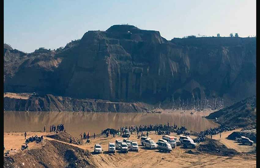 ဖားကန့်တွင် နွံကန်ပေါက်ပြီး မြေစာပုံပြိုကျ၊ ၂ ဦး သေဆုံး
