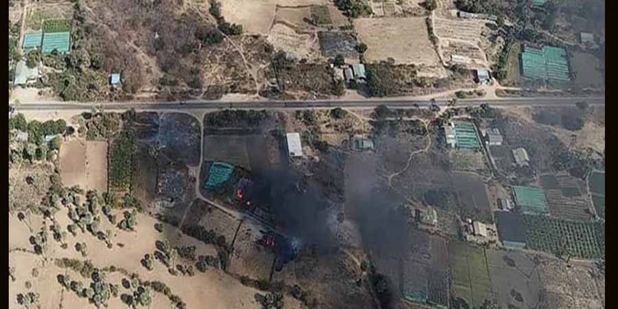 မုံရွာ-ပုသိမ်လမ်းဘေးဝဲယာရှိ နေအိမ်များကို စစ်တပ်က ထပ်မံမီးရှို့၊ ပြည်သူ ၁ ဦး ကျည်ထိမှန်