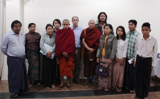 လက္ပံေတာင္းေဒသခံမ်ား လူ႔အခြင့္အေရးခ်ဳိးေဖာက္ခံရမႈ ကင္တာနားကုိ တင္ျပ