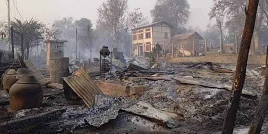 ငါးပိအိုးရွာကို စစ်တပ်က ဝင်ရောက်ပစ်ခတ်မီးရှို့၊ ၂ ဦး သေဆုံးပြီး အိမ်ခြေ ၁၀၀ ကျော် ပြာကျ