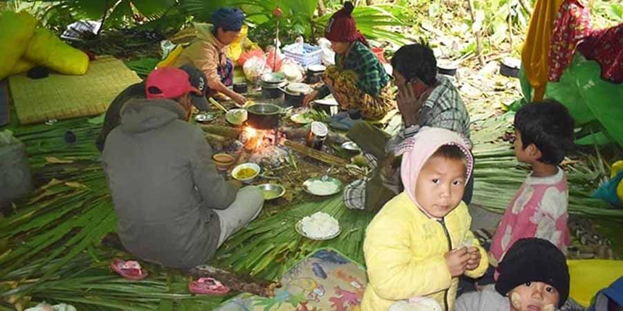 လေကြောင်းဗုံးကြဲမှုကို စိုးရိမ်သဖြင့်ပူတာအို၊ လုံရှာယန်ကျေးရွာသားများ   ရွာလုံးကျွတ် တိမ်းရှောင်