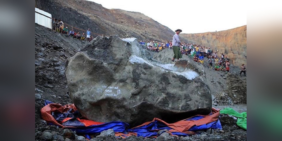 ဖားကန့်တွင် ကျောက်စိမ်းတောင် ကမ်းပါးပြိုကျပြီး လူ ၄၀ ခန့် မြေပိပျောက်ဆုံးနေ