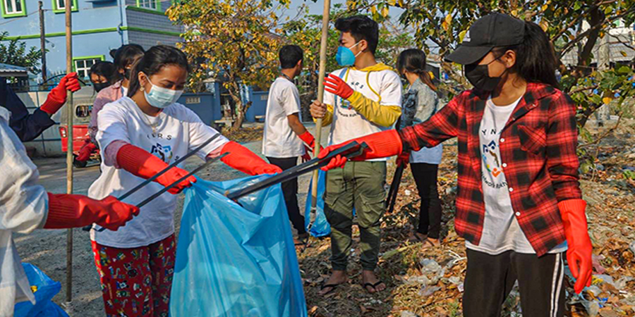 အပြည်ပြည်ဆိုင်ရာအမျိုးသမီးများနေ့ စစ်တွေတွင် လူငယ်များစုပေါင်း အမှိုက်ကောက်(ဓာတ်ပုံ)