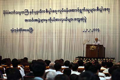 သမၼတ ဦးသိန္းစိန္ႏွင့္ စီးပြားေရး လုပ္ငန္းရွင္မ်ား ေတြ႔ဆံု
