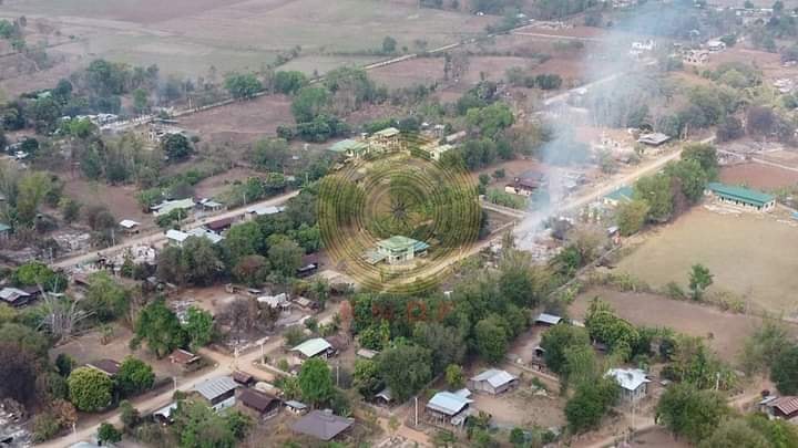 ဒီးမော့ဆို၌ စစ်တပ်က လေကြောင်းမှ အပြင်းအထန်တိုက်ခိုက်၊ ပြည်သူ့ နေအိမ်များမီးရှို့ဖျက်ဆီး