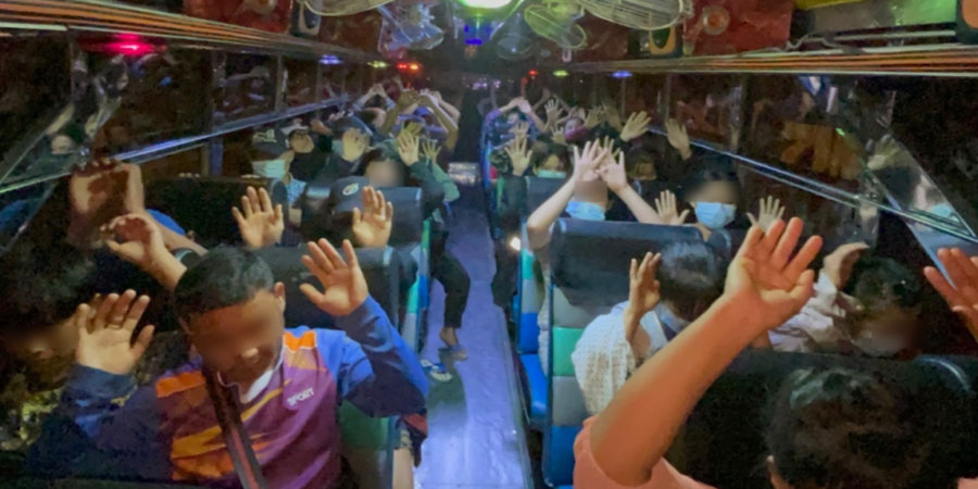 အယုဒ္ဒယတွင် ခရီးသည်တင်ကားစင်းလုံးပြည့် လိုက်ပါလာသည့် မြန်မာ ၅၃ ဦး ဖမ်းဆီးခံရ