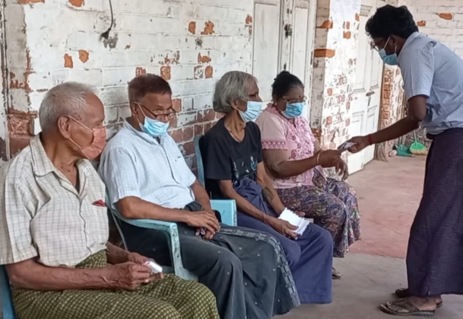 စားဝတ်နေရေးအခက်ကြုံနေသည့် သက်ကြီးရွယ်အိုများကို အစ္စရေးအလှူရှင်  ငွေကြေးထောက်ပံ့ (ဓာတ်ပုံ)